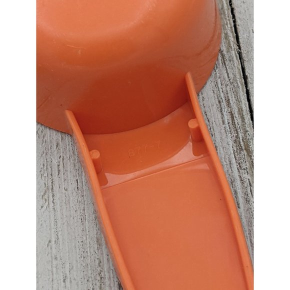 Vintage Tupperware Set 877 885 1299 Mini Funnel Lettuce Corer Toast Grabber - Picture 11 of 11